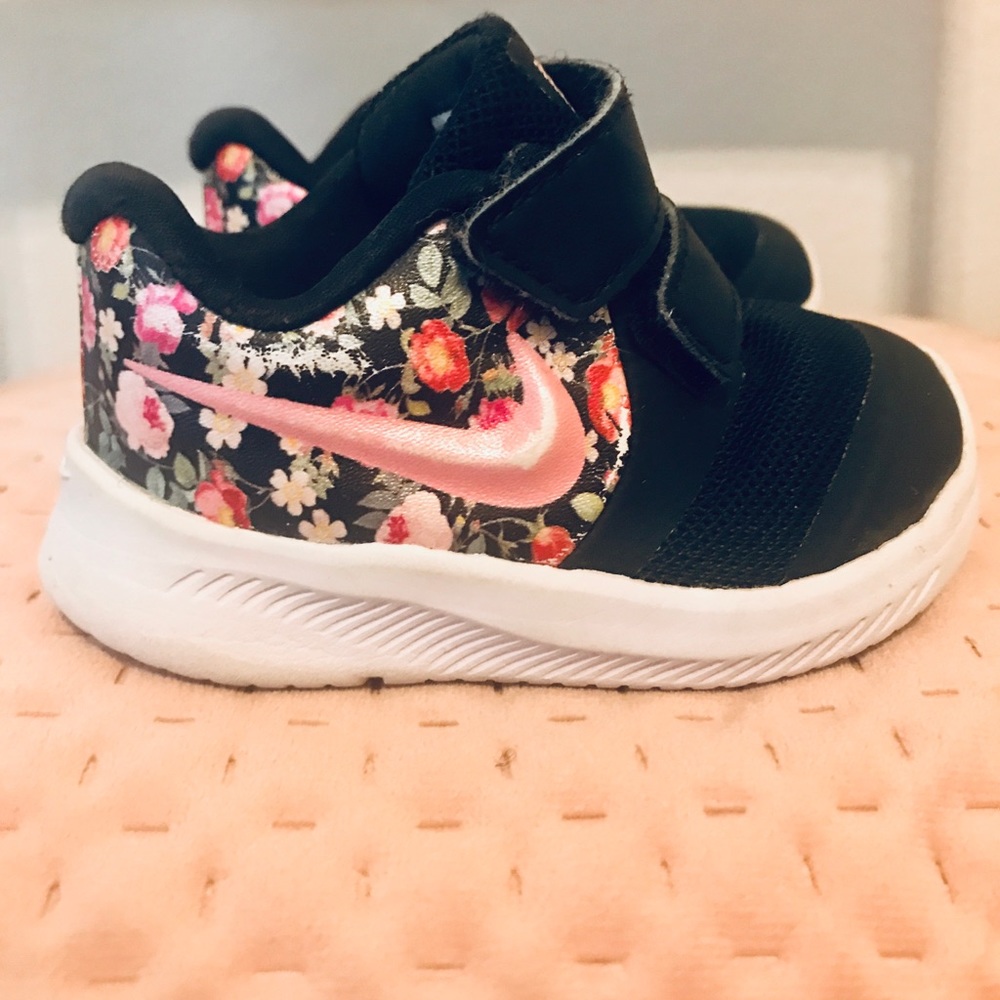 Toddler Girl  Nike Tennis Shoes!